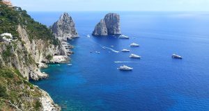 Dit zijn 4 vakantiepareltjes in Italië Vakantie boot Capri